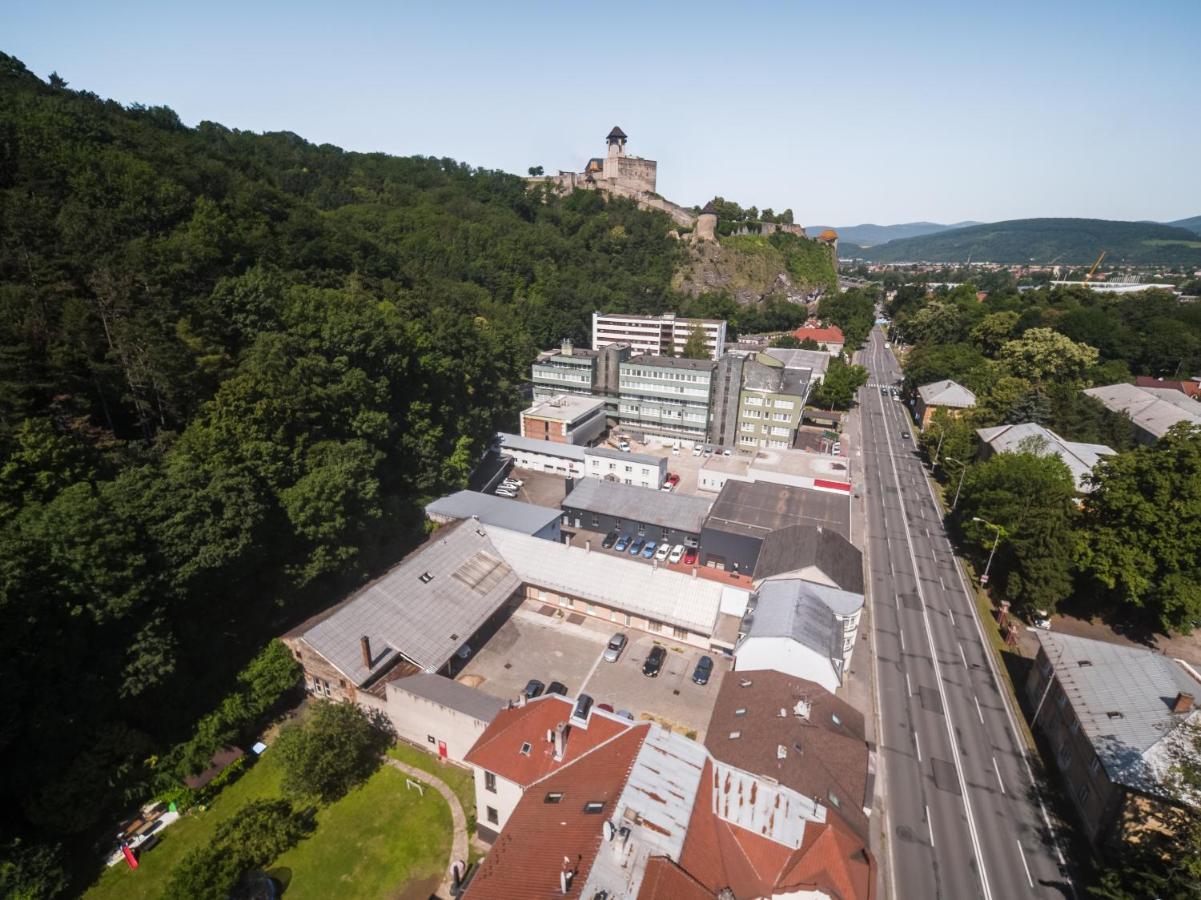 Krasny Priestranny Slnecny Apartman V Centre Mesta Trenčín Eksteriør bilde